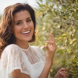 LEONIE NOUR